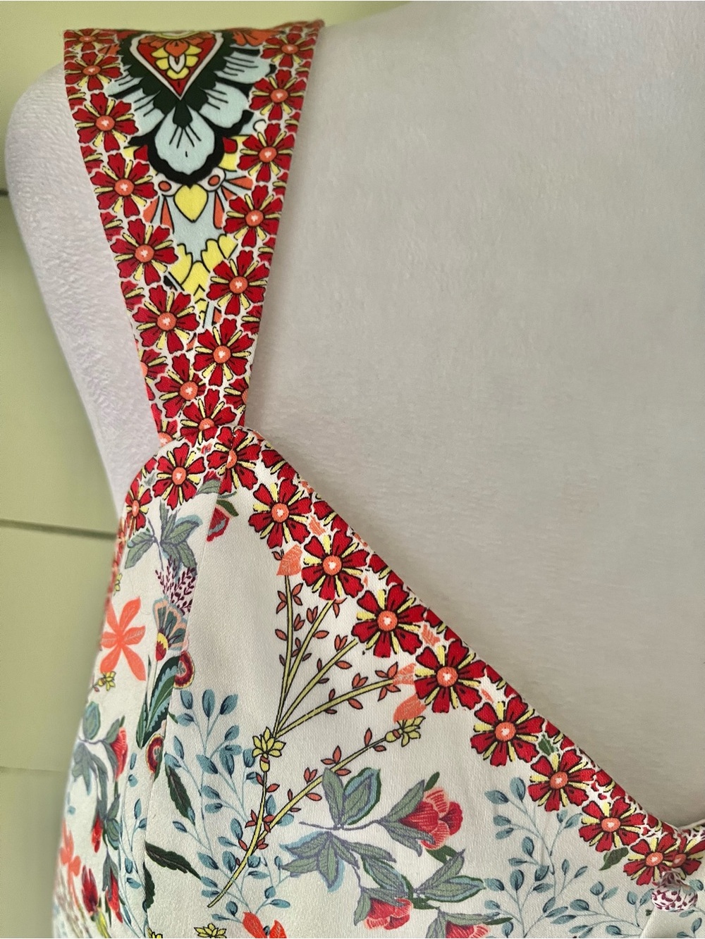 Alice + Olivia White Midi Dress with Pink Floral Print - Picture 5 of 11